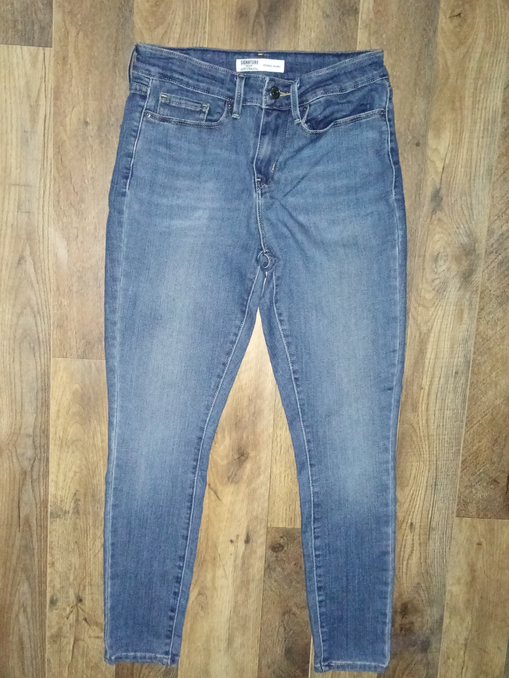 Slim Mid-Rise Women's Skinny Jeans in Faded Blue